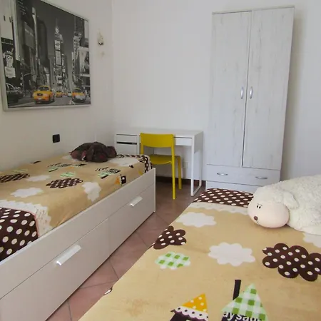 La Casa Di Mezzo Nyaraló Camaiore
